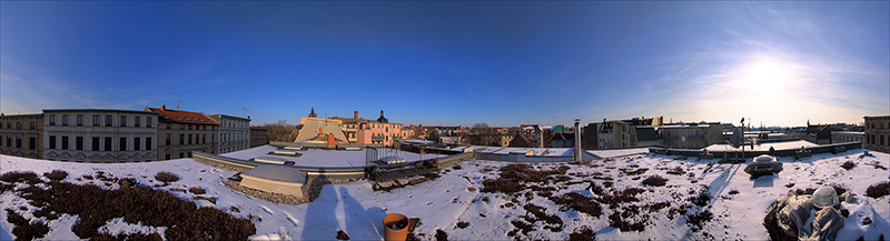 über Halles Dächern