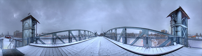 Brücke am Hafen